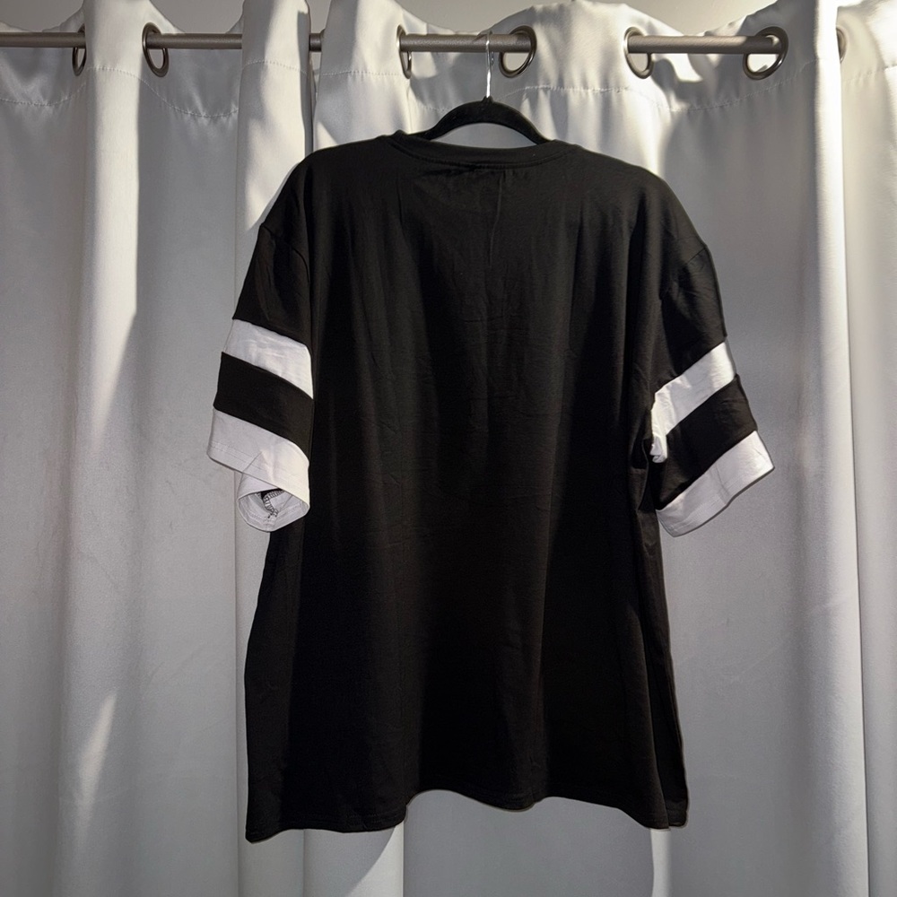 Women’s Oversized T-Shirt in 2XL, black and white - Picture 2 of 3